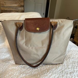 Tan Longchamp Le Pliage medium shoulder bag